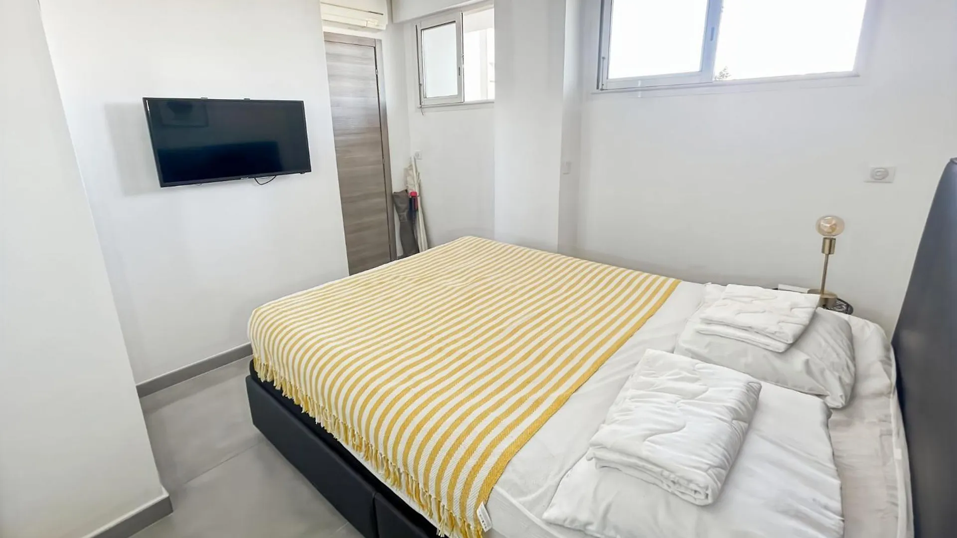 Serenity Cannes Cozy One-Bedroom 0*,