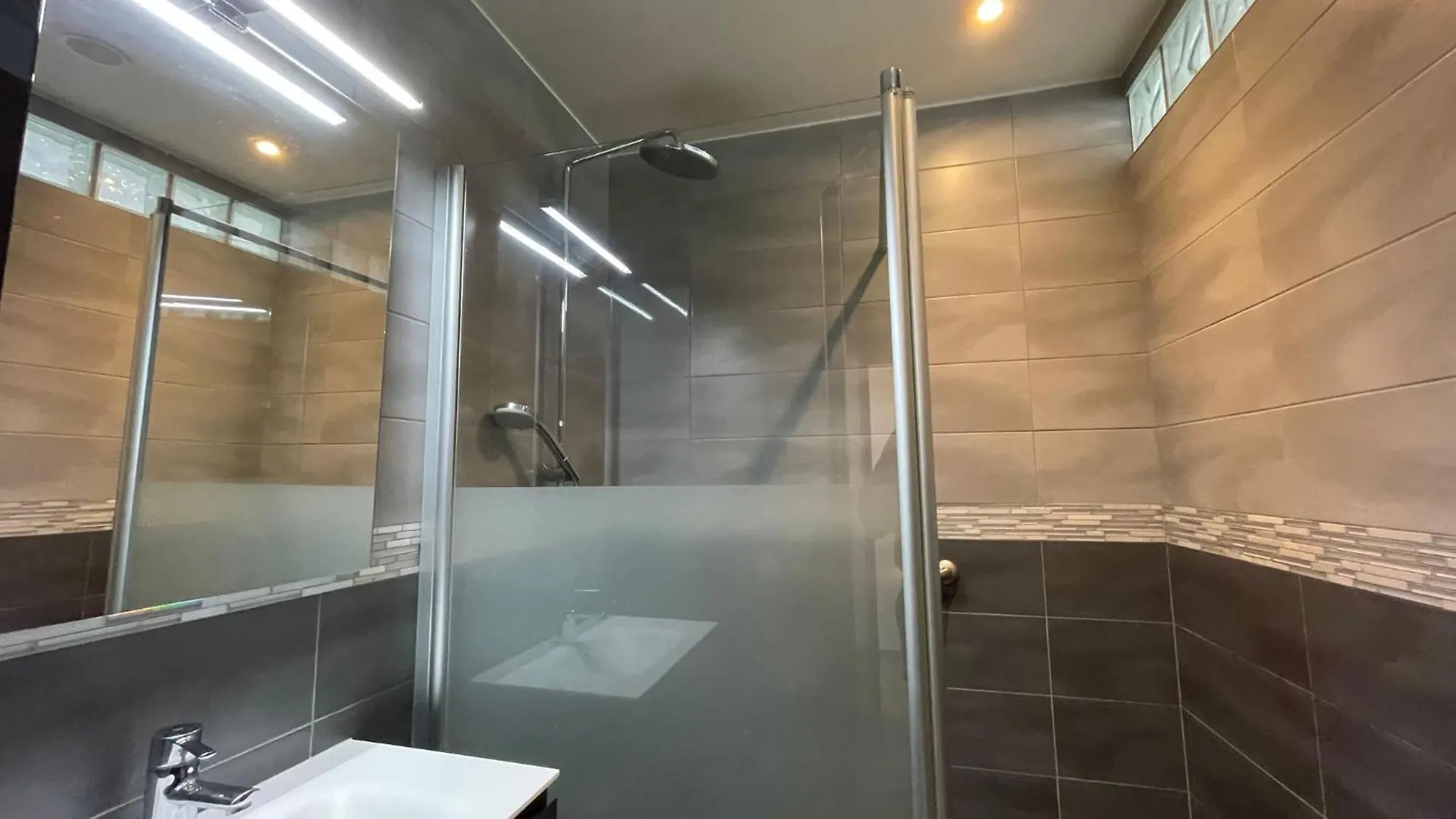 Serenity Cannes Cozy One-Bedroom 0*,  فرنسا